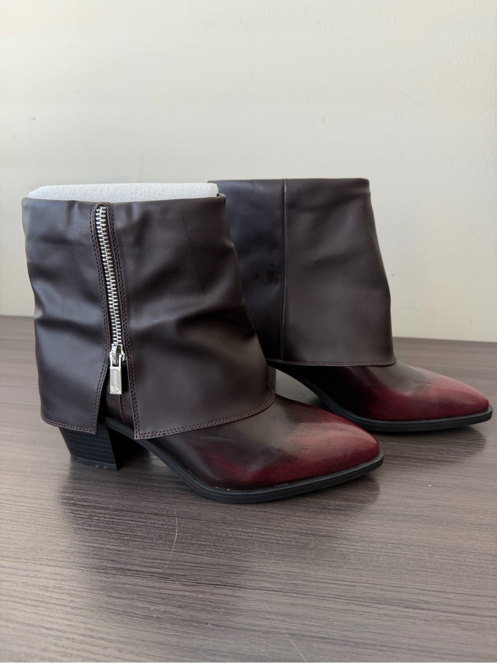 Kenneth Cole Reaction Jess Boots Womens Size 6 Merlot Leather Ankle Bootie Sampl